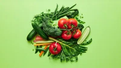 Lækre sommerretter med grøntsager i sæson