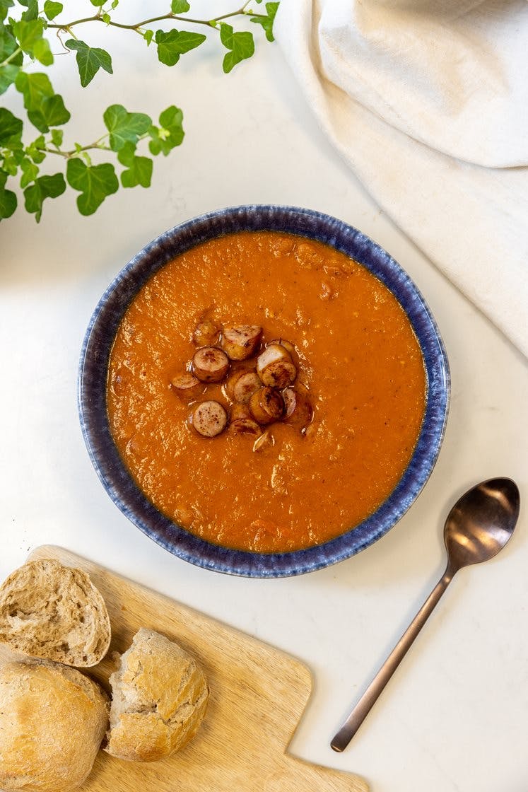 Tomatsuppe med chilibønner og linquicapølse